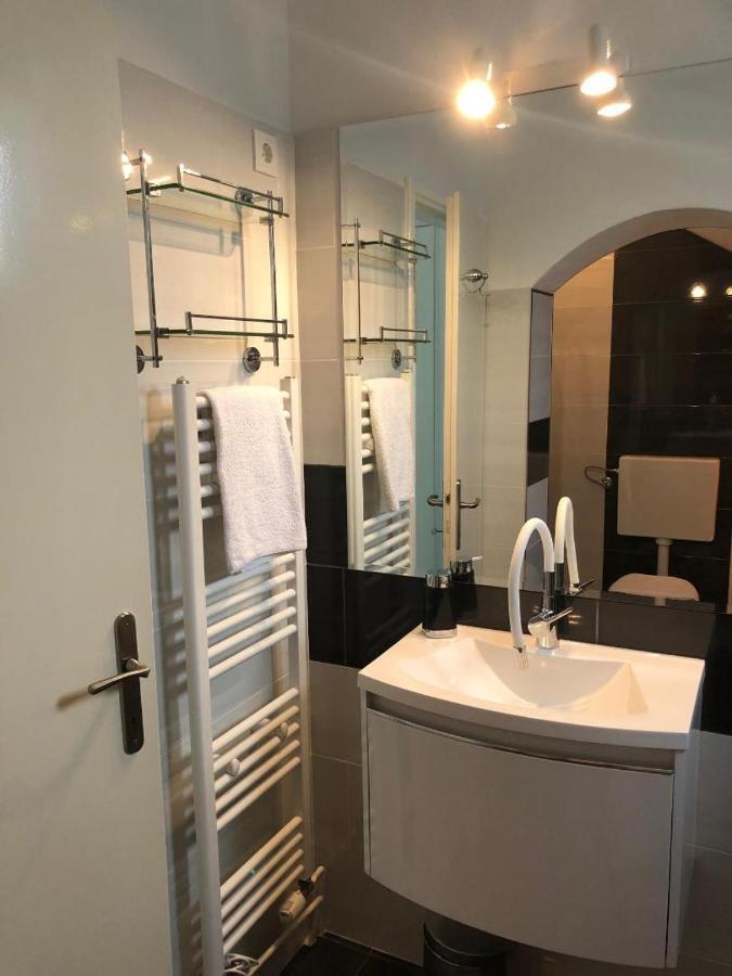Cozy New Flat For 2 Or 3 Apartment Hvar Town Bagian luar foto