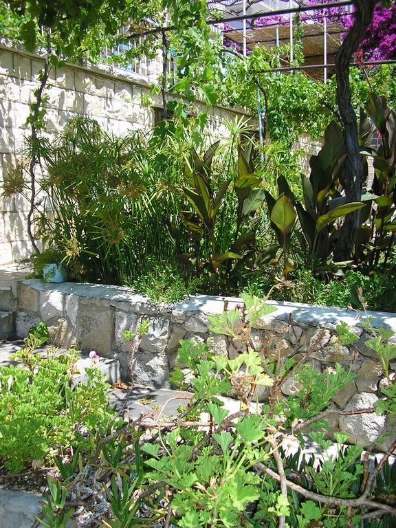 Cozy New Flat For 2 Or 3 Apartment Hvar Town Bagian luar foto