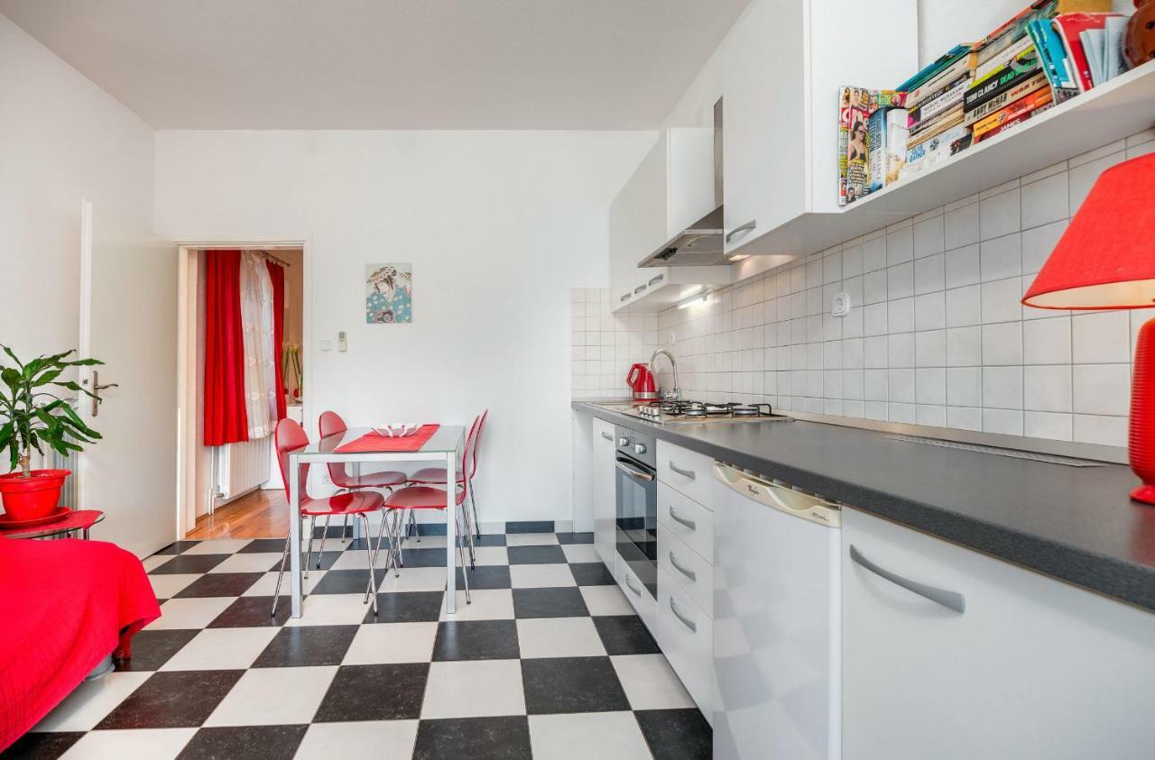 Cozy New Flat For 2 Or 3 Apartment Hvar Town Bagian luar foto