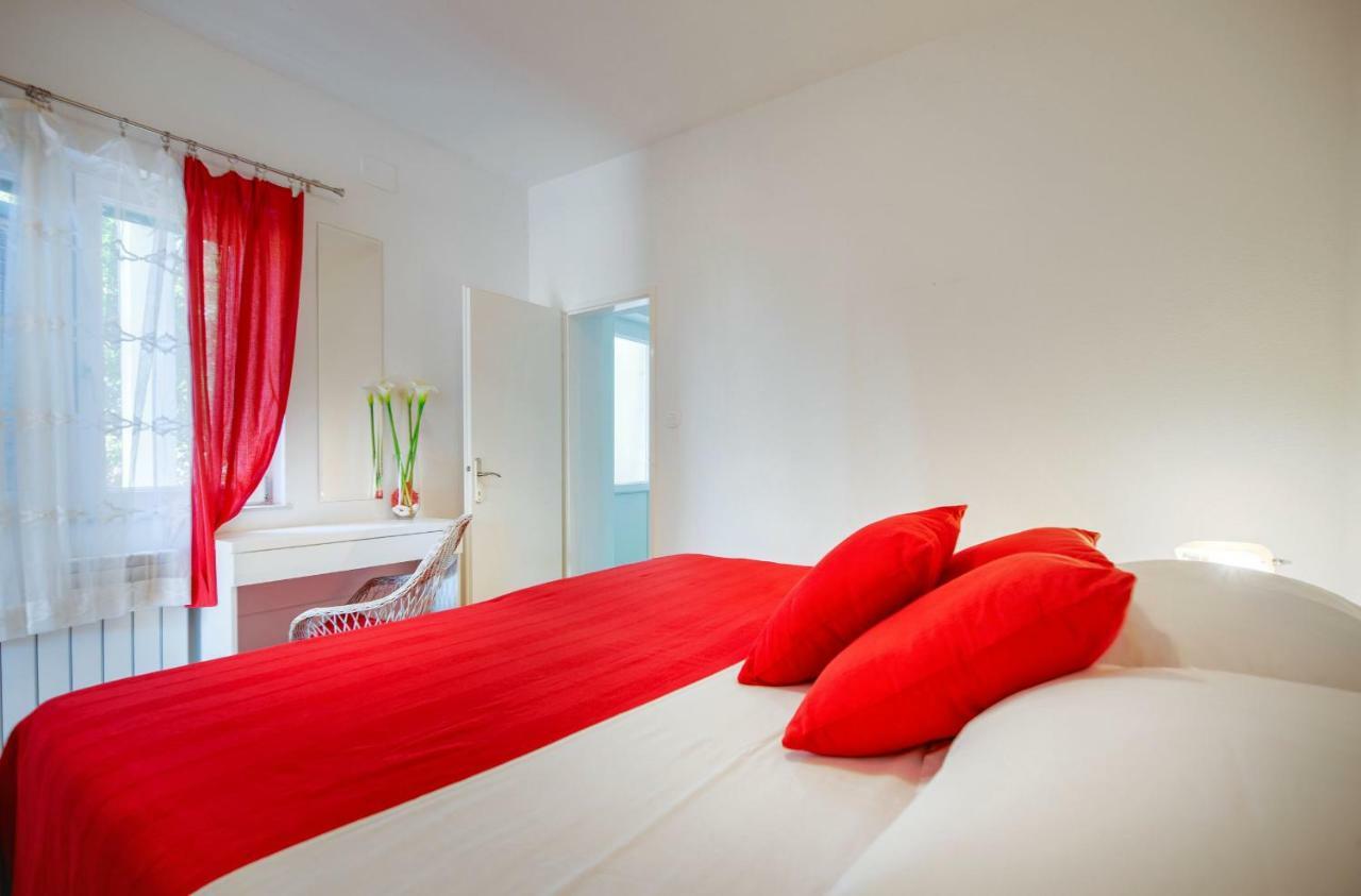 Cozy New Flat For 2 Or 3 Apartment Hvar Town Bagian luar foto