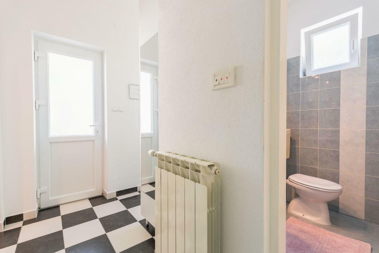 Cozy New Flat For 2 Or 3 Apartment Hvar Town Bagian luar foto